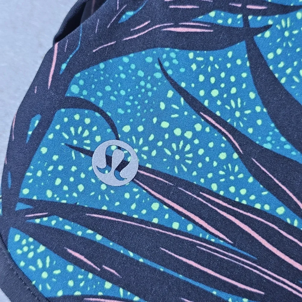 Lululemon Speed Shorts Womens 6 Blue Teal Palm Lace Tofino 2.5